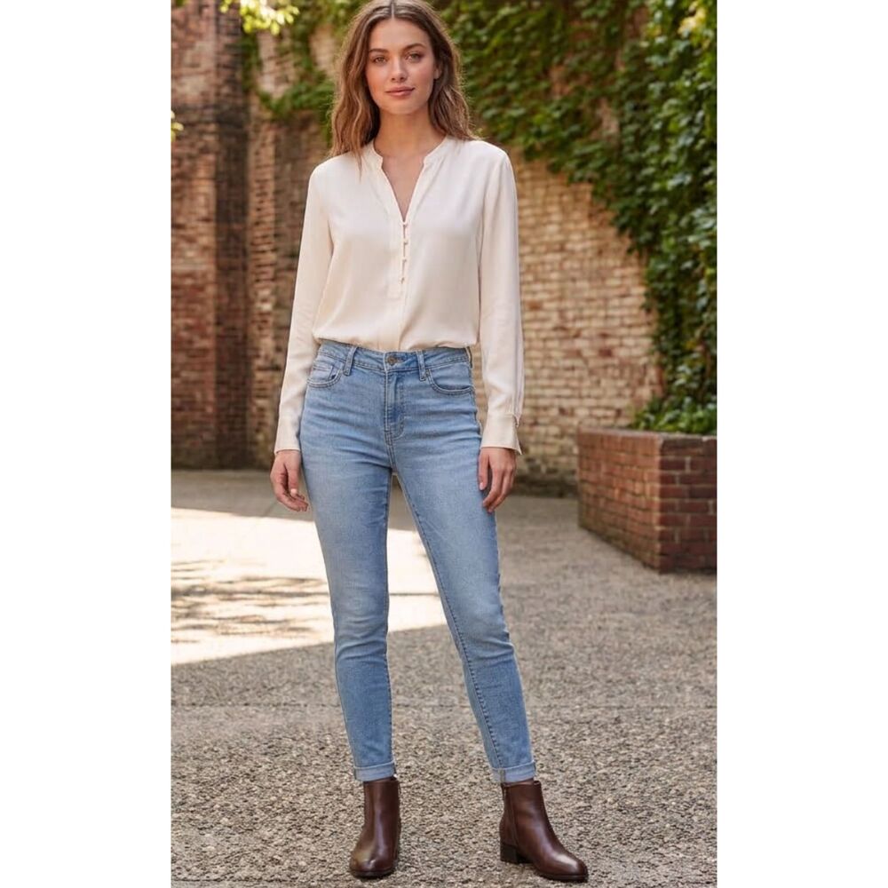 Old Navy 2022 High-Waisted Rockstar Super-Skinny Jeans Women's Size 6 Petite